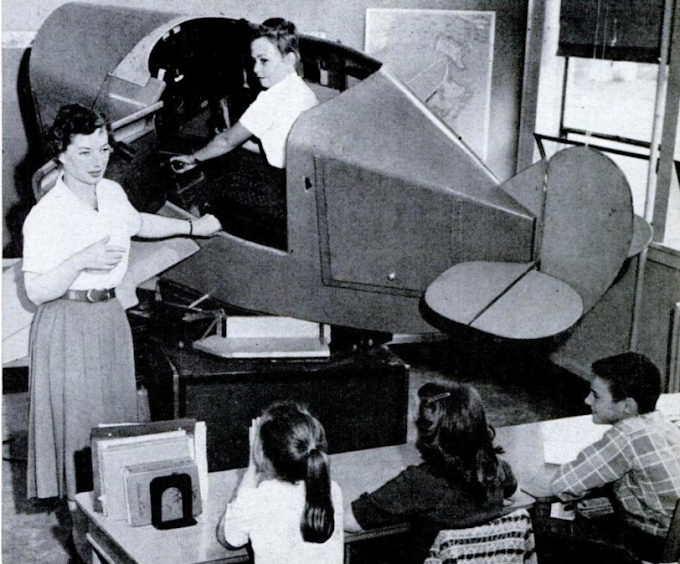 That moment when the Chlesea Park School in Seattle got a flying simulator (1957)