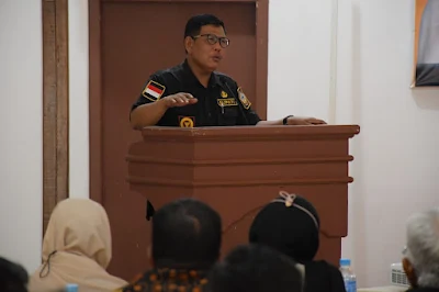 Bupati Kayong Utara Citra Duani saat bicara di hadapan peserta sosialisasi pemungutan dan perhitungan suara di TPS.