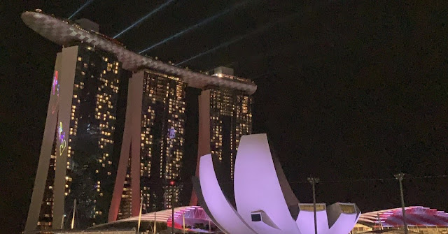 F1シンガポールGPの舞台を照らすホテル