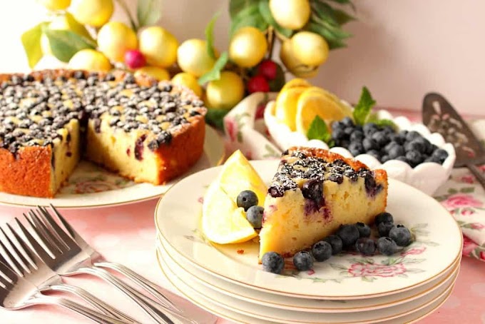 Easy Ricotta Cake with Fresh Berries #dessertrecipe #chocolatecake #cheesecake #cookiessimplerecipe