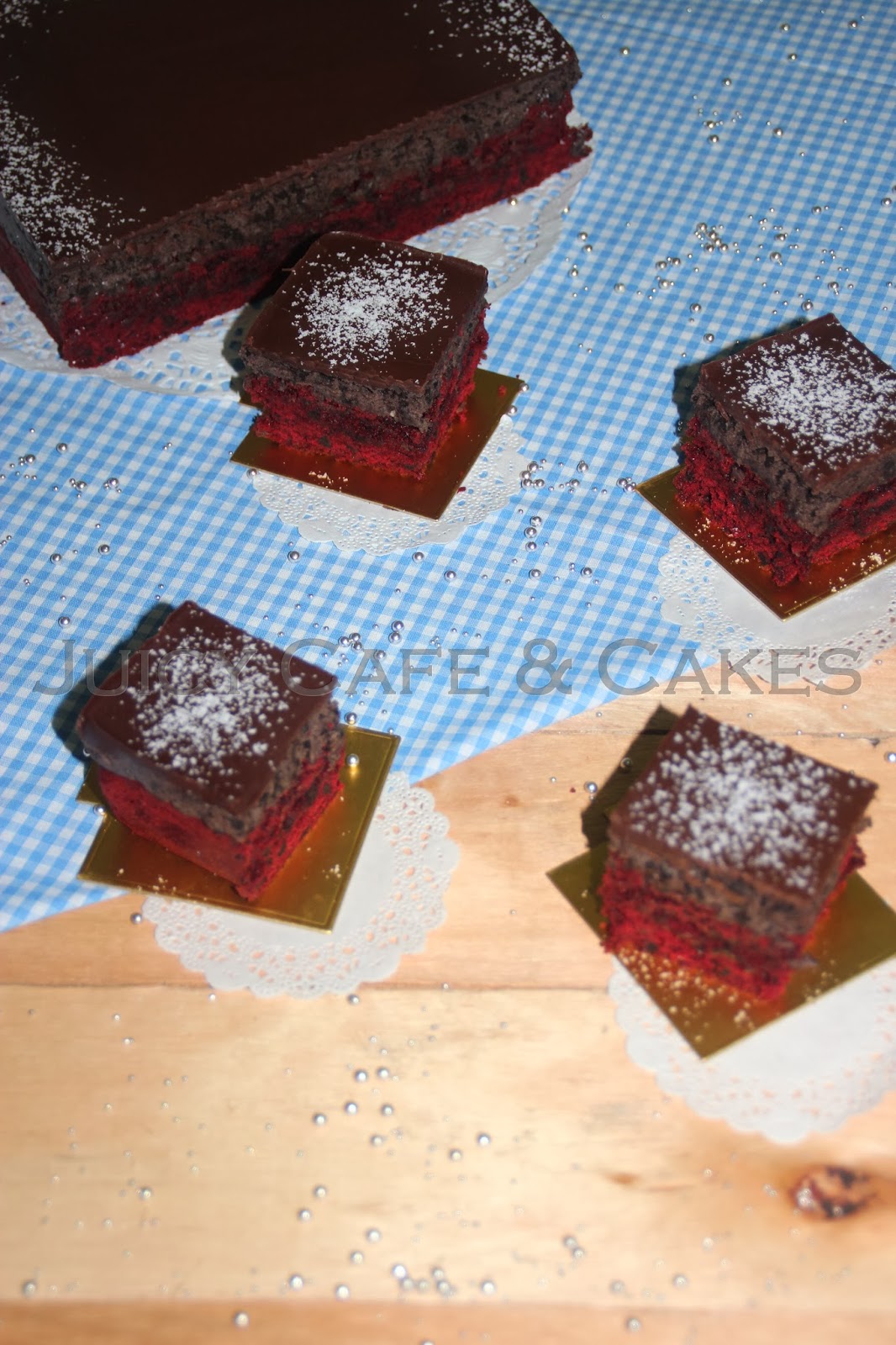 JUICY CAFE: RED VELVET OREO FUDGE BROWNIES