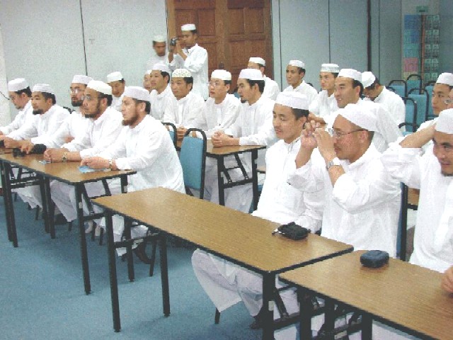 IMAM MUDA DARI NEGARA CHINA