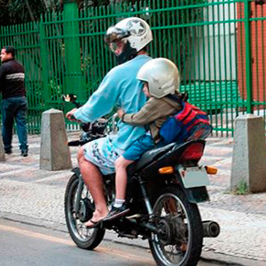 Crianças menores de 10 anos não poderão ser transportadas em motos.