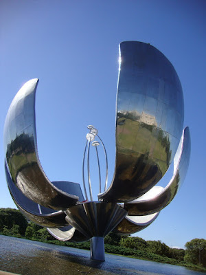 Flor Metálica, escultura símbolo de Buenos Aires - Argentina