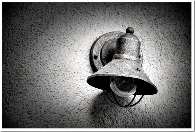 black-white-light-bulb-free-picture- (1012) black-white-light-bulb-free-picture- (1012)