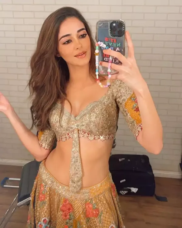 ananya panday selfie hot indian actress