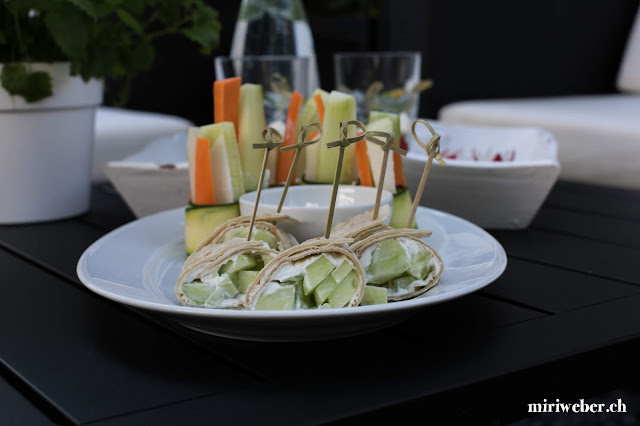 Sommer Apéro, gesund, Grill Apéro, Grill Vorspeise, Sommer Rezepte, Gemüse, Gemüse Bündel, Rezept, leicht, schnell, Gurken Röllchen, gesunde Häppchen, Fingerfood, Schweizer Foodblog, Stadt Land Blog