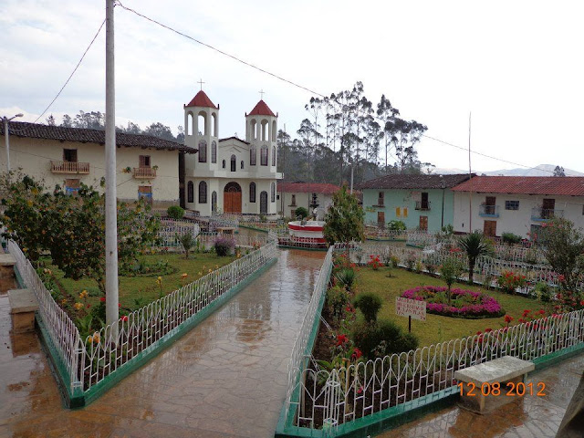 Plaza de Armas de San Silvestre de Cochan Peru