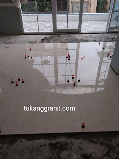 Upah Borongan Pasang Granit 100×100 Cm