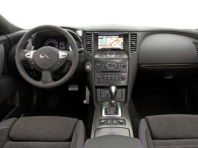 Infiniti FX Vettel Edition 2013 interior