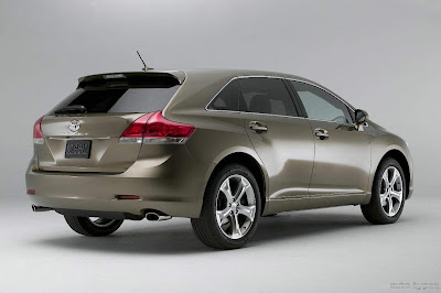 2013-Toyota-Venza_rear_picture