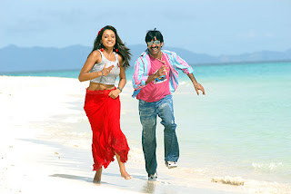 Trisha Krishnan on the beach : South Indian Tollywood Actress
