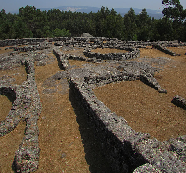 ruínas do Castro de Monte Mozinho