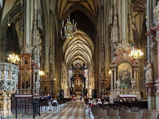 Stephansdom e seu belíssimo interior de Viena Áustria