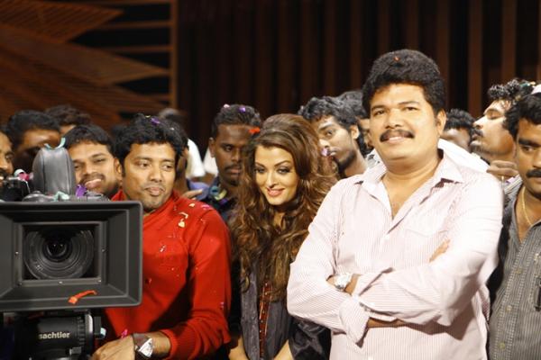 Endhiran Team Celebrtes Last Day Shooting Images