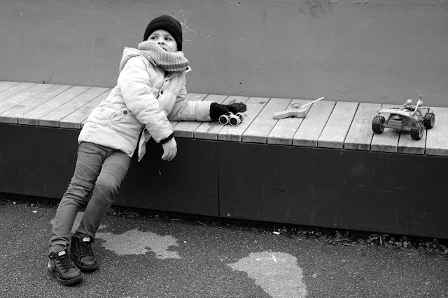 Noah profite de ses jouets