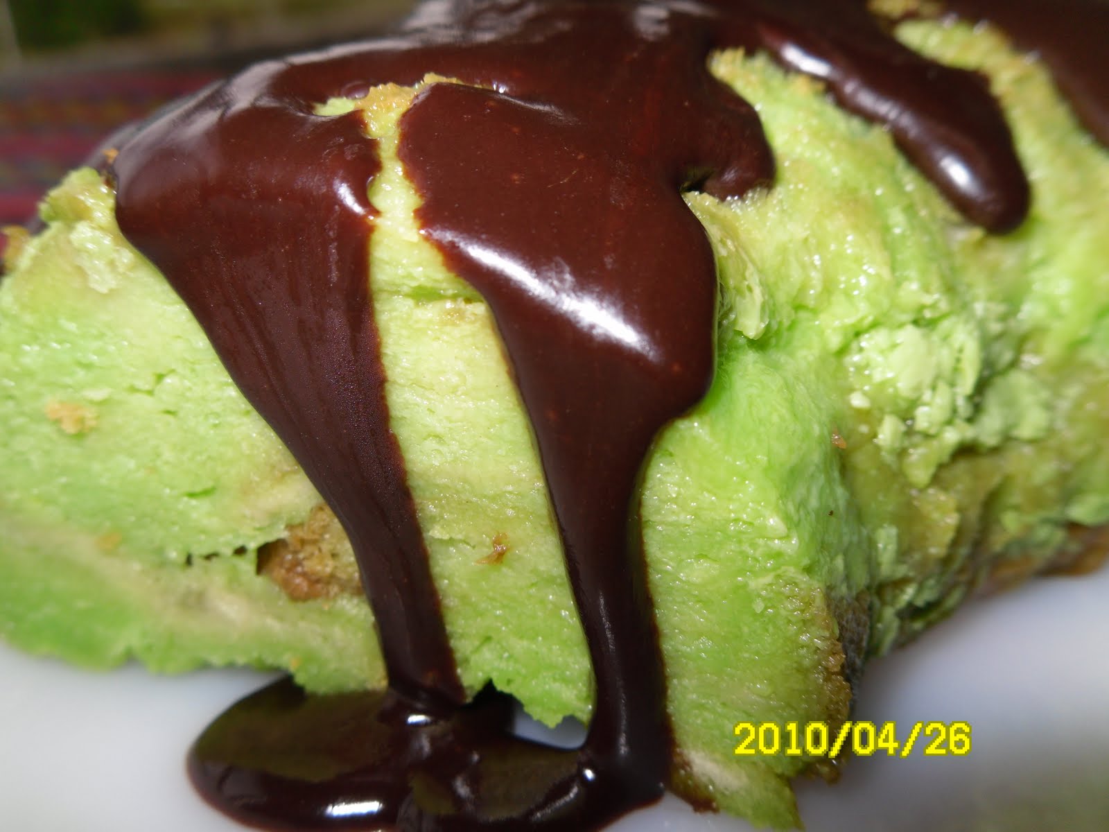 Sewangi bunga melor: puding roti pandan sos coklat