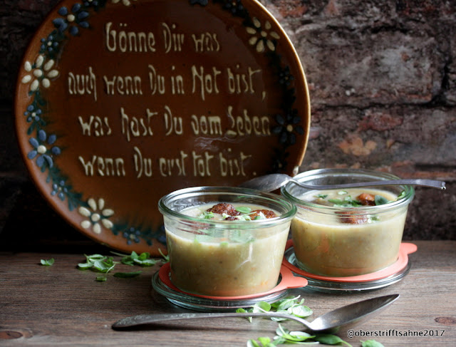 Kartoffel-Linsen Suppe mit Bratwurstklößchen