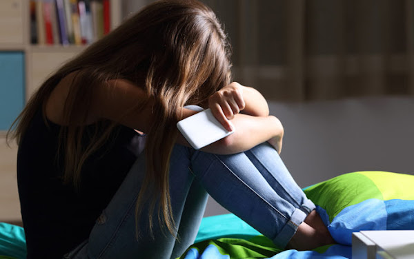 الاكتئاب عند المراهقين والبنات