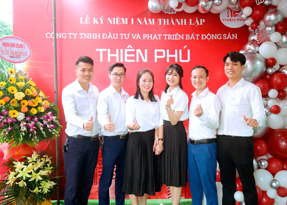 Nhân viên công ty bất động sản Thiên Phú 2