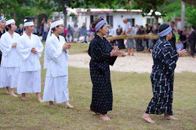 culture, dance, virgins, women, rituals, kimonos, barefoot, Okinawa, Shinugu