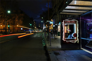 marquesina publicidad Puma, nocturna