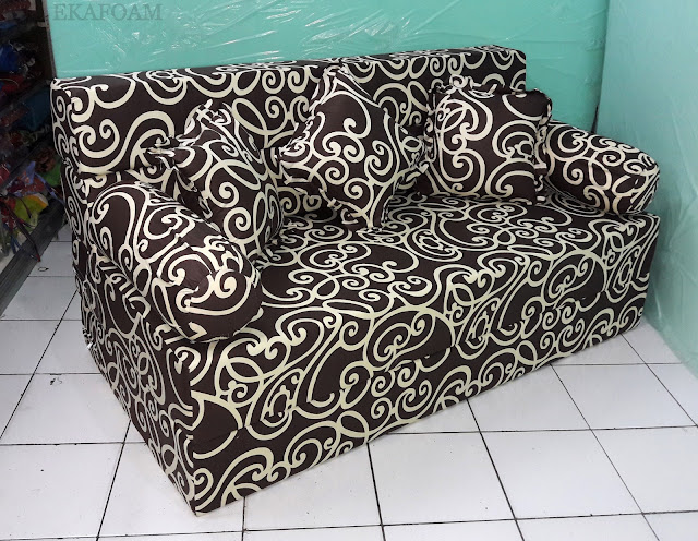 Sofa bed inoac motif batik coklat