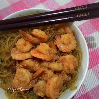 Bihun goreng kecap topping sambal goreng udang