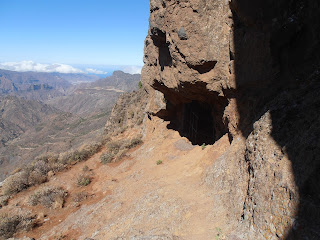 Exterior de una de las Cuevas de Caballero