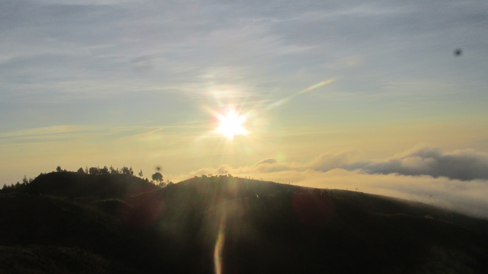 Perjuangan Demi Menikmati Sunrise Di Puncak Prau Sukaon