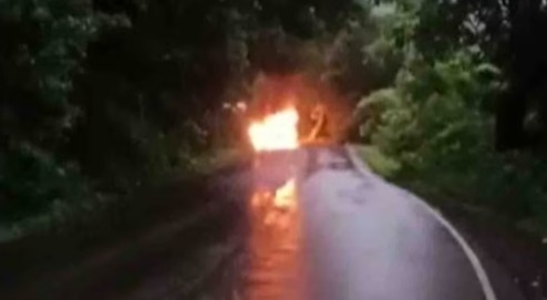 Kashedi Ghat : कशेडी घाटात बर्निंग गॅस टँकरचा थरार; 2 तासांपासून वाहतूक ठप्प, आग विझवण्यासाठी शर्थीचे प्रयत्न