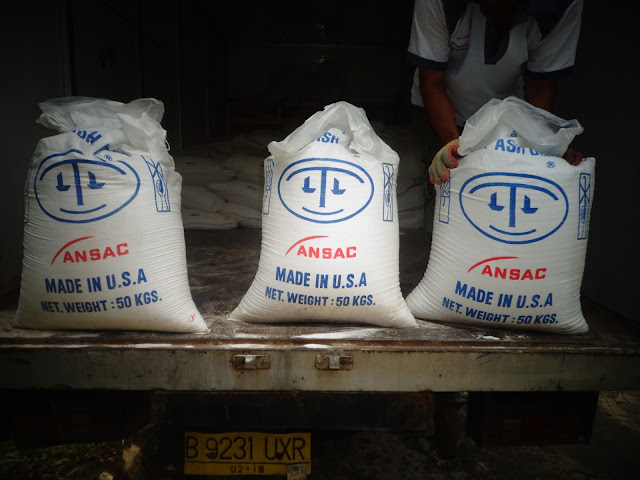 Inilah Soda Ash Dense Ansac USA yang berkualitas di kirim ke Costumer PDAM Kabupaten Bogor. Minat ? Silahkan hub Marketing 021 961 52 111 atau 021 991 52 111 atau 08181 52 111 atau 0812985 52 111 