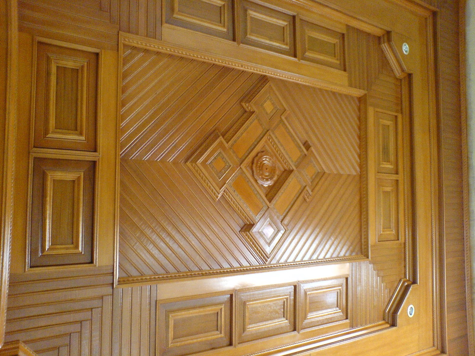 BUNDA PROFIL: Foto plafon kayu cantik