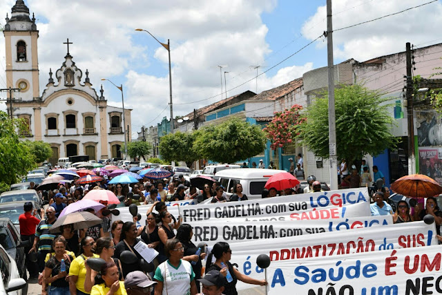 http://www.blogdofelipeandrade.com.br/2015/10/onda-de-protestos-continua-e-presidente.html