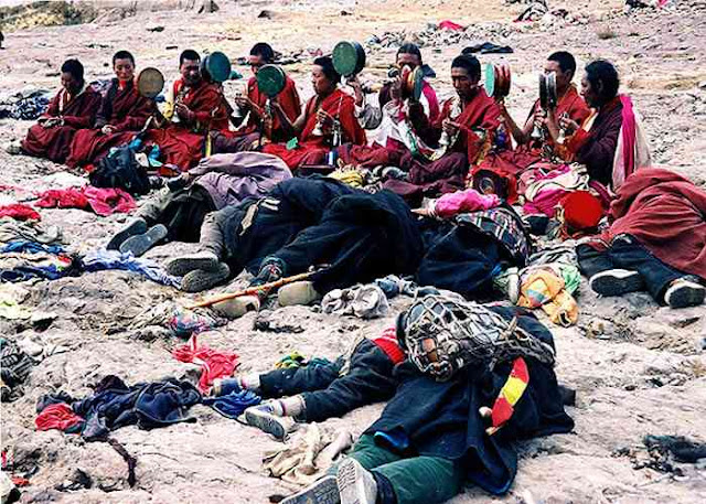 Ritual Pemakaman Sky Burial Tibet
