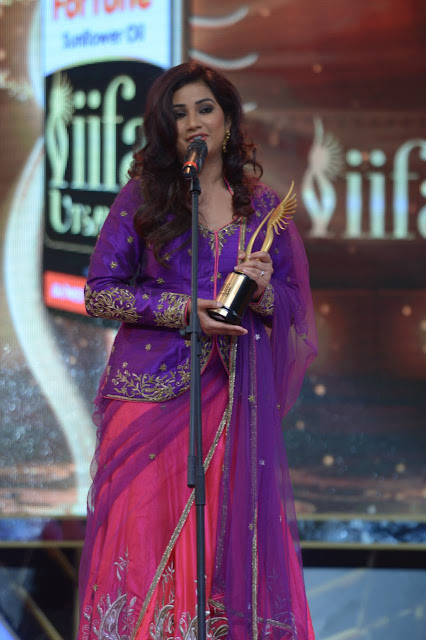 Shreya Ghoshal in Pink Embroidered Lehenga Choli at IIFA Awards 2016