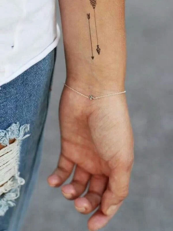 tatuajes de flechas para mujeres