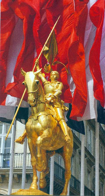 Santa Joana d'Arc: estátua em Paris, do escultor Frémiet