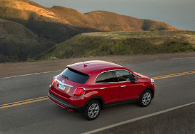 Rear 3/4 view of 2016 Fiat 500X