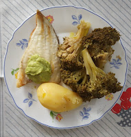 dorada a la plancha con salsa de aguacate