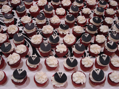 Cupcakes  Weddings Pictures on Skinny Mini S  Mini Tuxedo Wedding Cupcakes