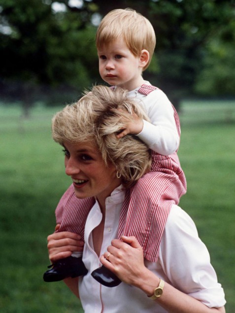 prince william haircut. prince william and diana