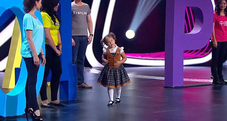 4-Year-Old Bella Speaks 7 Different Languages Fluently And Surprises The World (Video)
