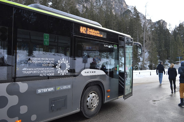 lago di braies inverno ghiacciato