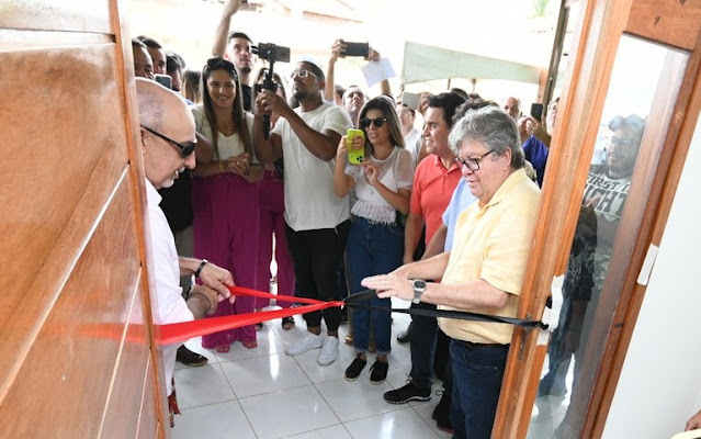 João Azevêdo entrega obras nas áreas da saúde, educação e assistência social em Nova Palmeira