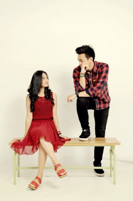 Gaya foto studio bareng pacar terbaru