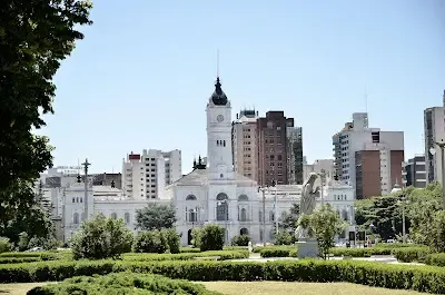 Servicios municipales en La Plata durante Semana Santa Información sobre recolección de residuos, transporte y operativos municipales en La Plata por Semana Santa.
