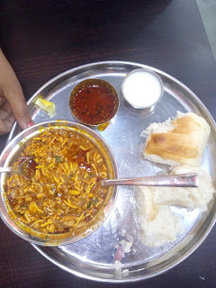 kolhapuri misal, misal pav, continental food, misal pav recipe, marathi story, marathi latest article