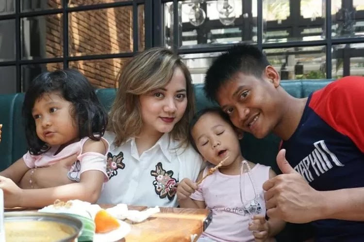 Kurnia Meiga dan Mantan Istri Azhiera Adzka Fathir