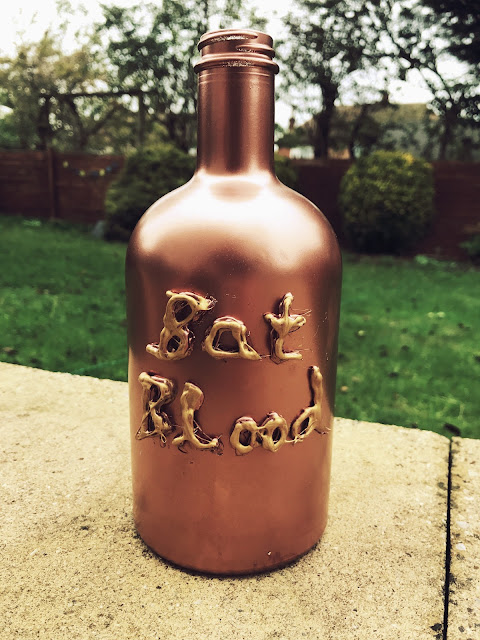 Spooky bottle 'Bats Blood' DIY Halloween crafts